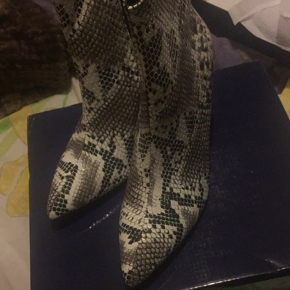 Snakeskin Side Zipper Boots - Picture 6 of 7